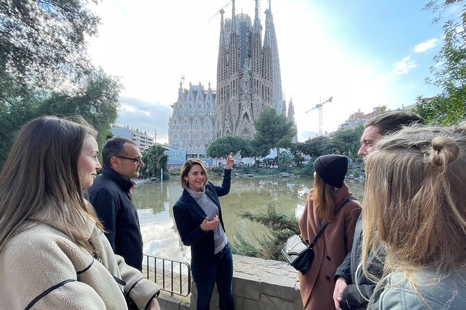Barcelona Sagrada Familia and Guell Park drink and tapa - Why this pairing works for a first Barcelona visit
