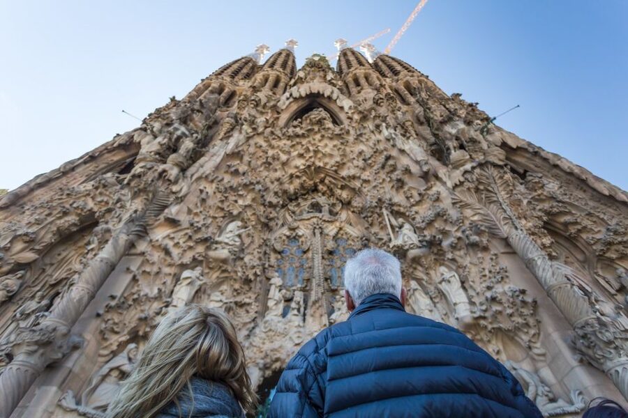 Barcelona: Sagrada Familia and Park Guell Combo Guided Tour - Final verdict: book it with a transfer plan