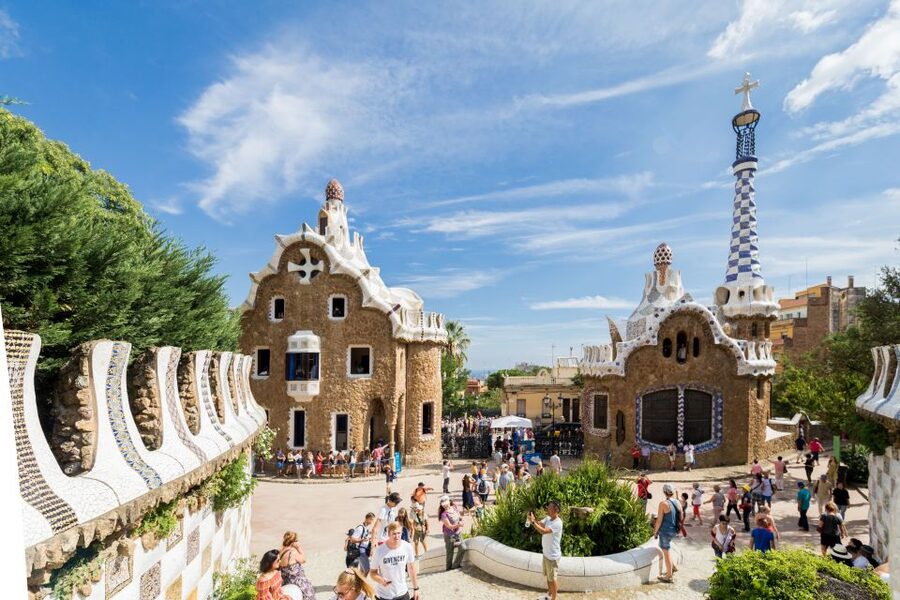 Barcelona: Sagrada Familia and Park Guell Combo Guided Tour - Walking, clothing, and what to leave behind