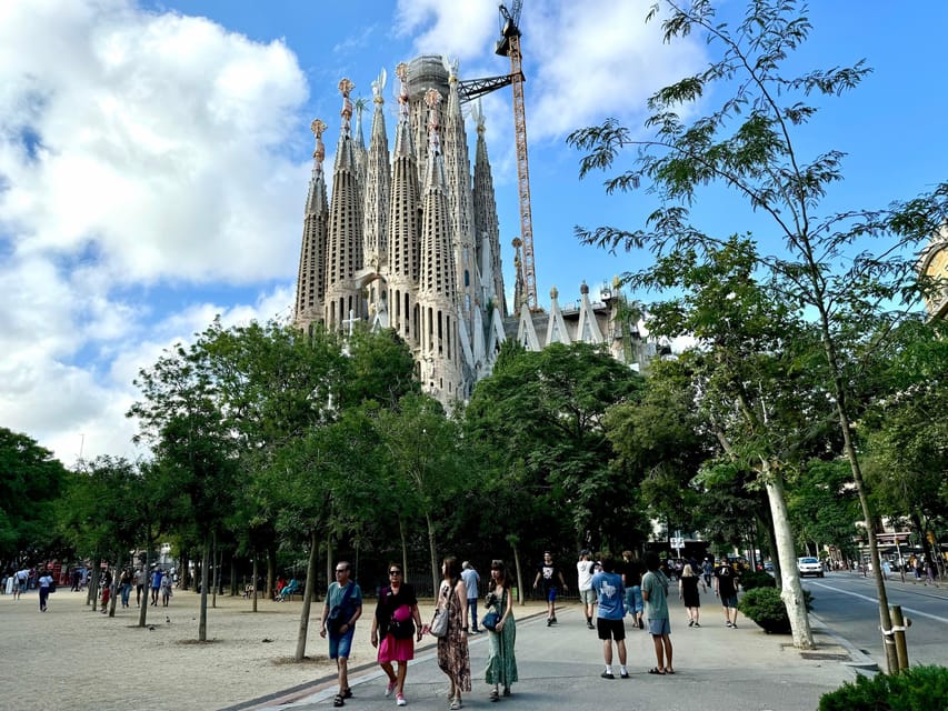 Barcelona: Sagrada Familia Entry Ticket and Guided Tour - Key points to know before booking