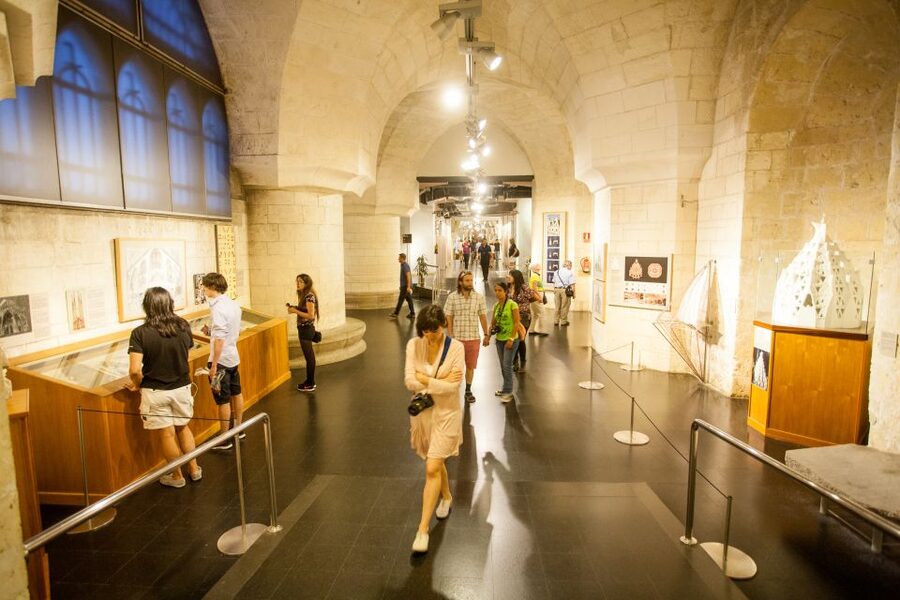 Barcelona: Sagrada Familia Entry Ticket with Audio Guide - Who will enjoy this experience most?