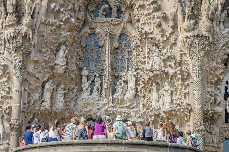 Barcelona: Sagrada Familia Fast Track Guided Tour - Key points at a glance
