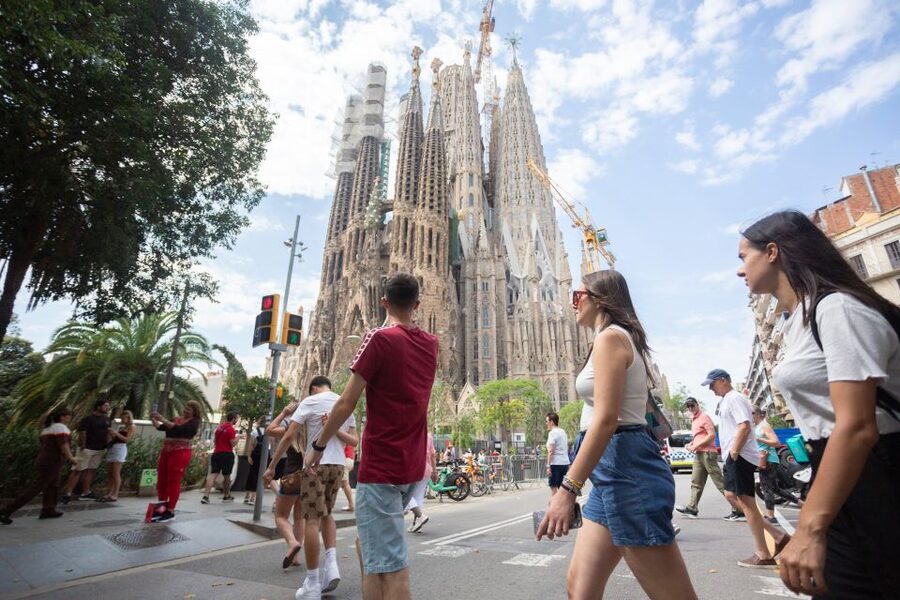 Barcelona: Sagrada Familia Fast Track Guided Tour - The first look outside: facades, figures, and Gaudí’s ideas