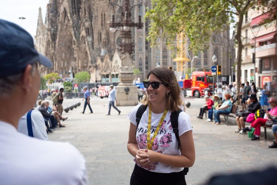 Barcelona: Sagrada Familia Fast Track Guided Tour - Clothing, bags, and entry rules