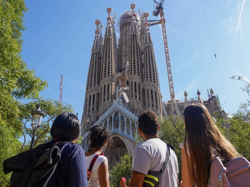 Barcelona: Sagrada Familia Guided Tour with Tower Access - Passing through the basilica entrance
