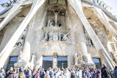 Sagrada Familia Guided Tour with Tower Access