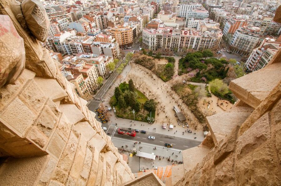 Barcelona: Sagrada Familia Guided Tour with Tower Access - Reading Gaudí’s interior design