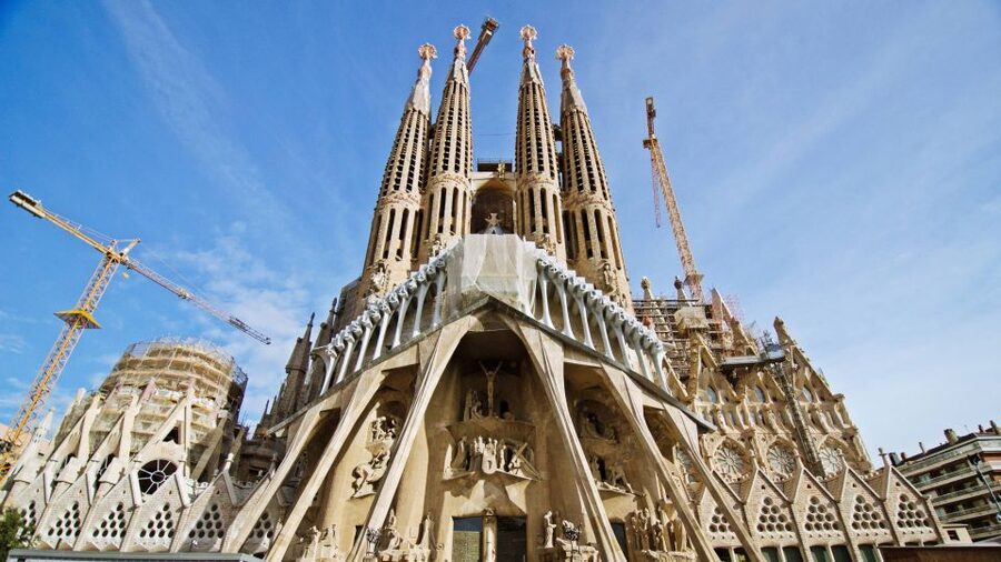 Barcelona & Sagrada Familia Half-Day Tour with Hotel Pickup - Why this five-hour format works