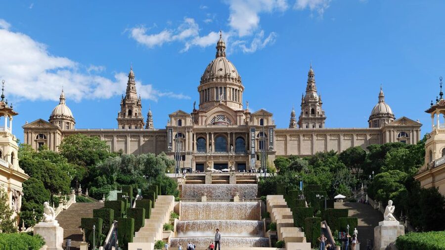 Barcelona & Sagrada Familia Half-Day Tour with Hotel Pickup - Guides and the small-group experience
