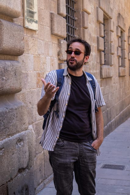Barcelona: Sagrada Familia, Modernism, and Old Town Tour - Plaça de Catalunya and the start of the old city