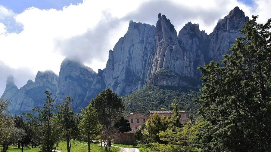 Barcelona: Sagrada Familia & Montserrat Full-Day with Pickup - The road to Montserrat and the change of mood