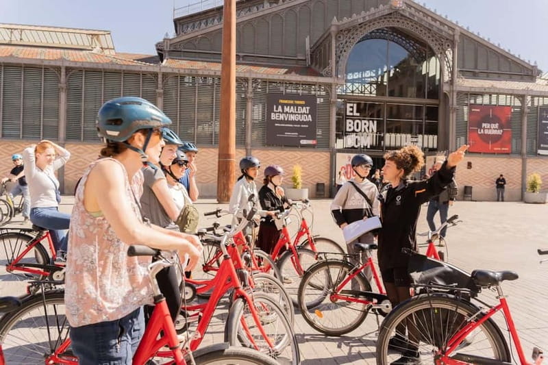 Barcelona: Sagrada Familia or Coastal City Sights by eBike - Parc de la Ciutadella and its grand fountain