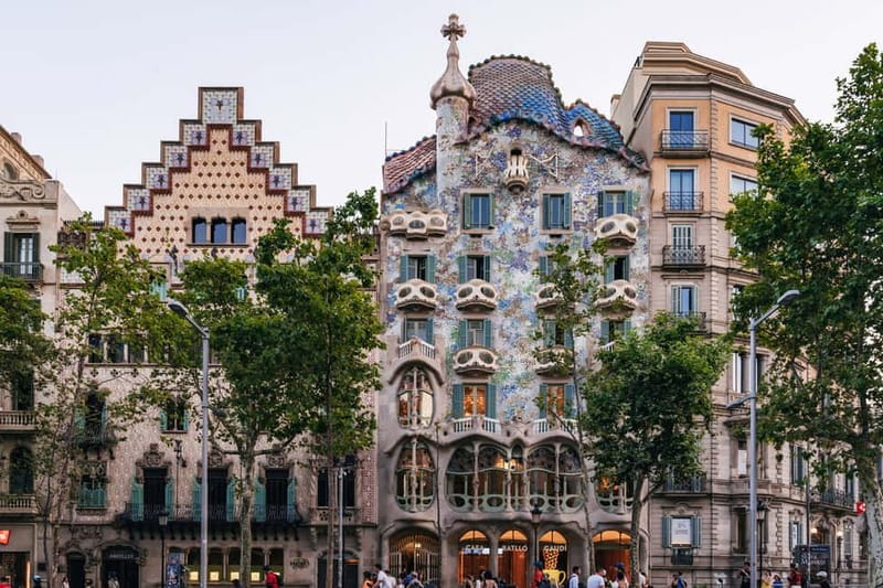 Barcelona: Sagrada Familia or Coastal City Sights by eBike - The 11am route reaches Sagrada Familia