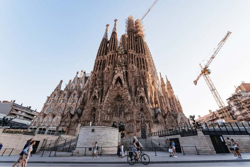 Barcelona: Sagrada Familia or Coastal City Sights by eBike - Casa Mila and Casa Batlló along the Eixample