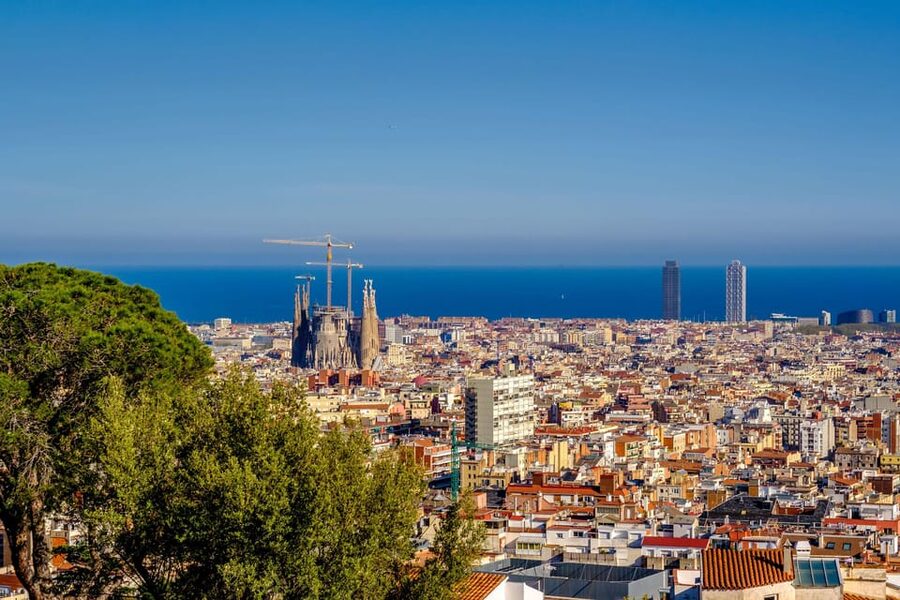 Barcelona: Sagrada Familia & Park Güell Guided Tour & Ticket - Park Güell and Gaudí’s playful side