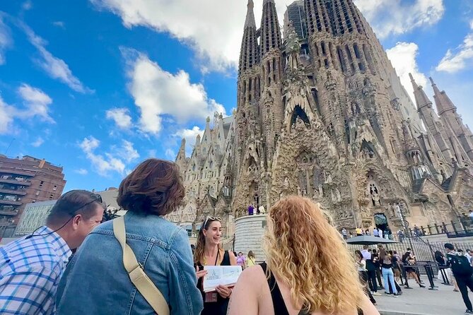 Barcelona: Sagrada Familia & Park Guell Guided Tour + Transfer - Inside the Sagrada Família after the crowds