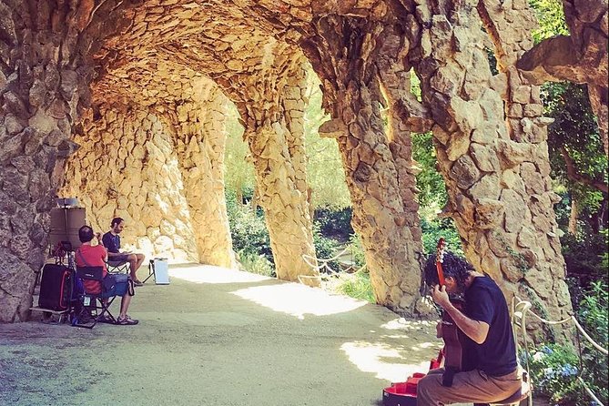Barcelona: Sagrada Familia, Park Guell & Tapas Private Tour - Why this tour works for a first day