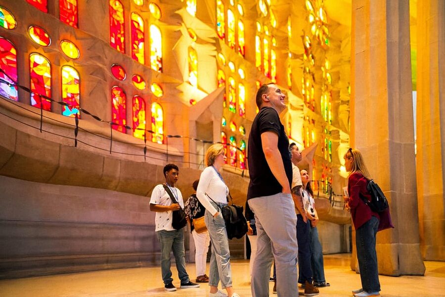 Barcelona: Sagrada Familia Priority Access Guided Tour - Why a guide changes the Sagrada Família visit