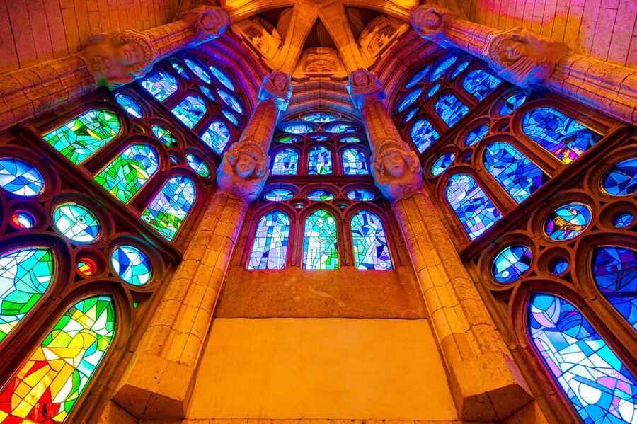 Barcelona: Sagrada Familia Priority Access Guided Tour - The exterior story before you go inside