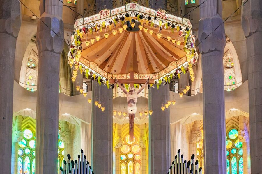 Barcelona: Sagrada Familia Skip-the-Line Entry Ticket & Tour - Why a guide helps inside Sagrada Familia