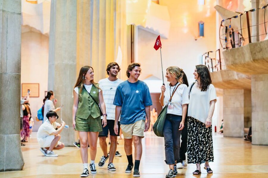 Barcelona: Sagrada Familia Skip-the-Line Entry Ticket & Tour - Small group or private tour?