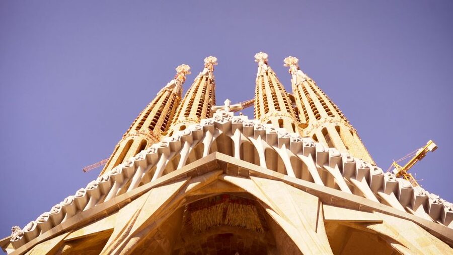 Barcelona: Sagrada Familia Skip-the-Line Guided Tour - Why the Sagrada Familia needs a guide