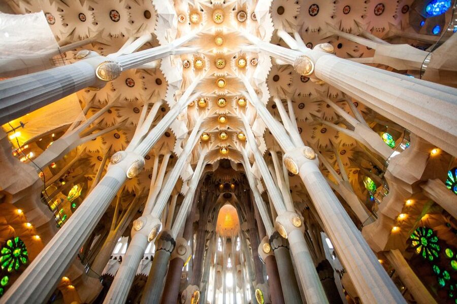 Barcelona: Sagrada Familia Skip-the-Line Guided Tour - Fast-track entry, with one important warning