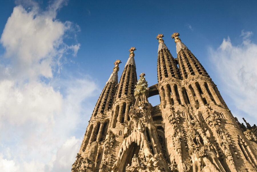Barcelona: Sagrada Familia Skip The Line Insider Guided Tour - Why the Sagrada Familia needs a guide