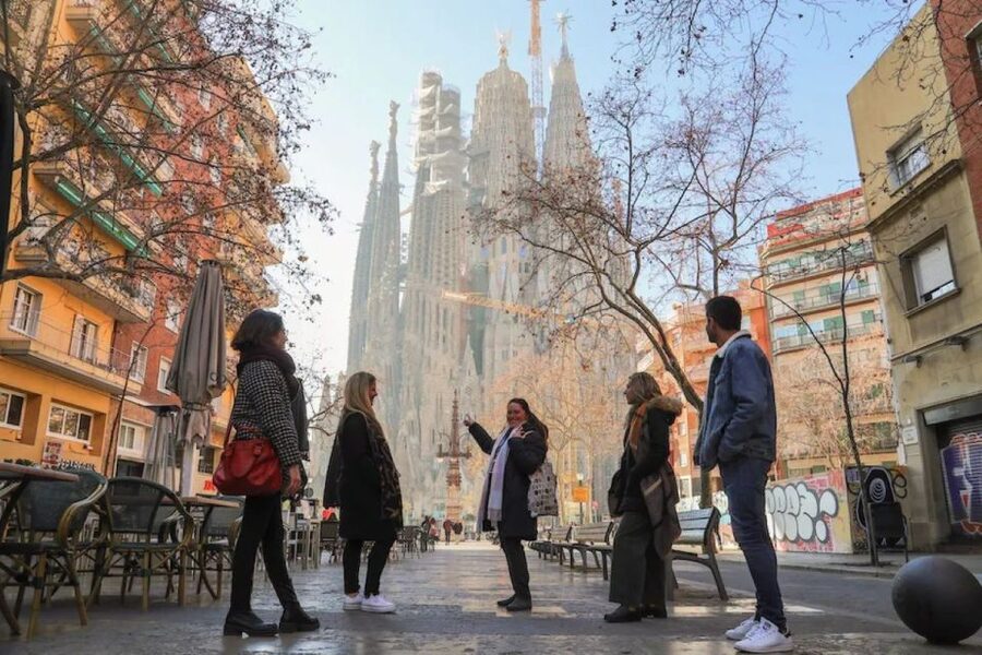 Barcelona: Sagrada Familia Skip The Line Insider Guided Tour - Group size, headsets, and the human factor