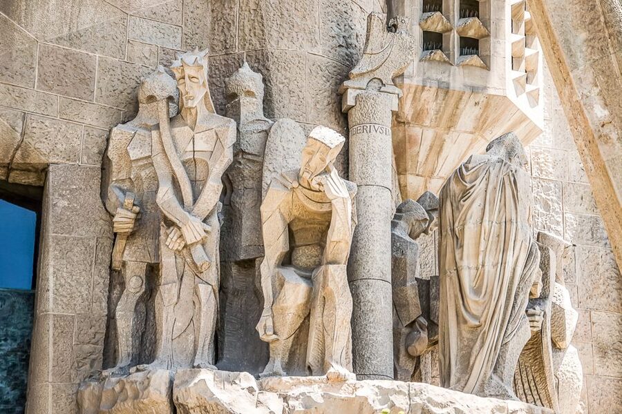 Barcelona: Sagrada Família Skip the Line Tour & Entry Ticket - Group Size, Pace, and Guide Style