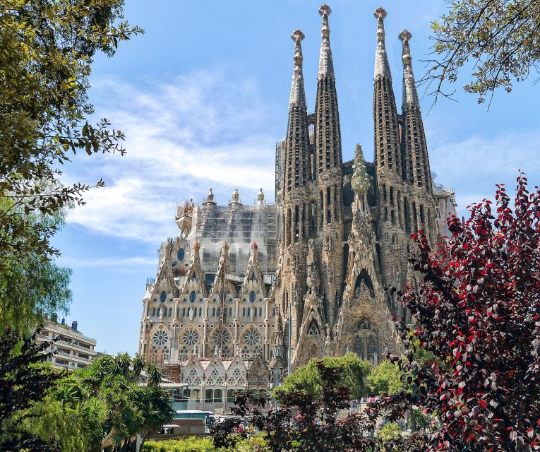 Barcelona: Sagrada Família Skip the Line Tour & Entry Ticket - Why a Guided Visit Helps at Sagrada Família