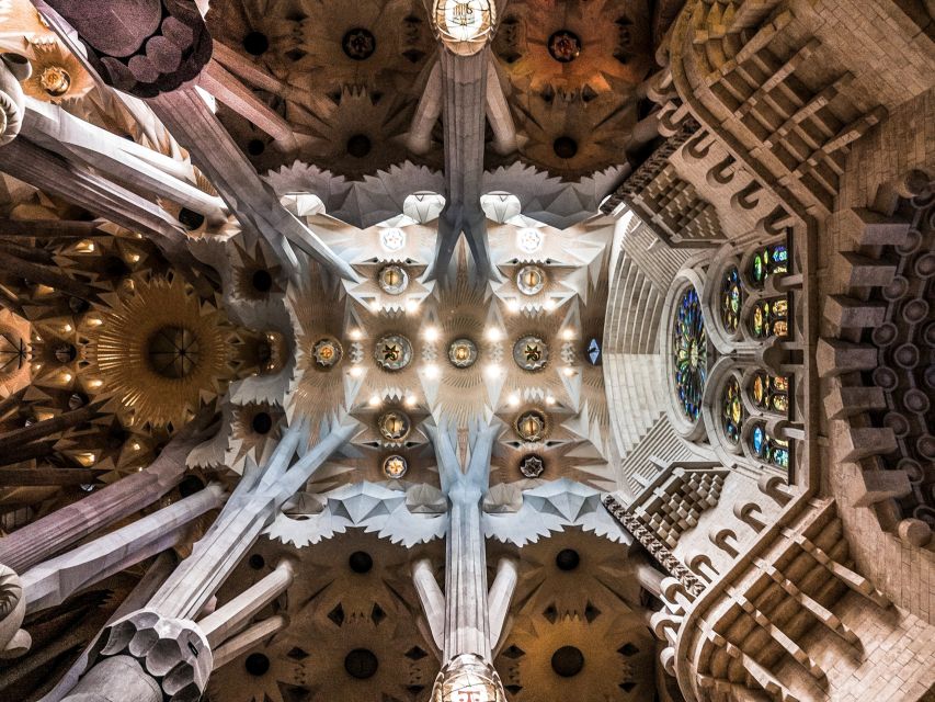 Barcelona: Sagrada Família Skip the Line Tour & Entry Ticket - Inside the Basilica: Light, Columns, and Changing Styles