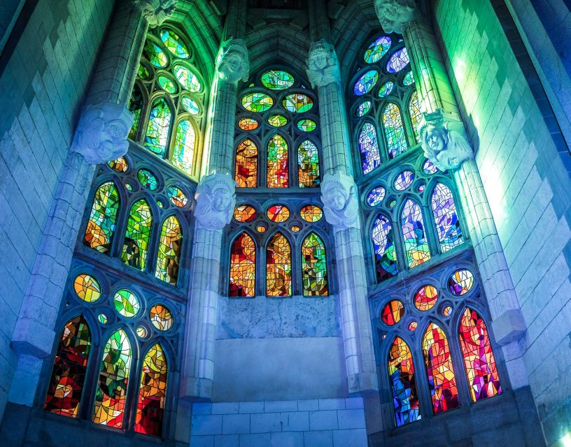 Barcelona: Sagrada Família Skip the Line Tour & Entry Ticket - Meeting at the Fanal Modernista