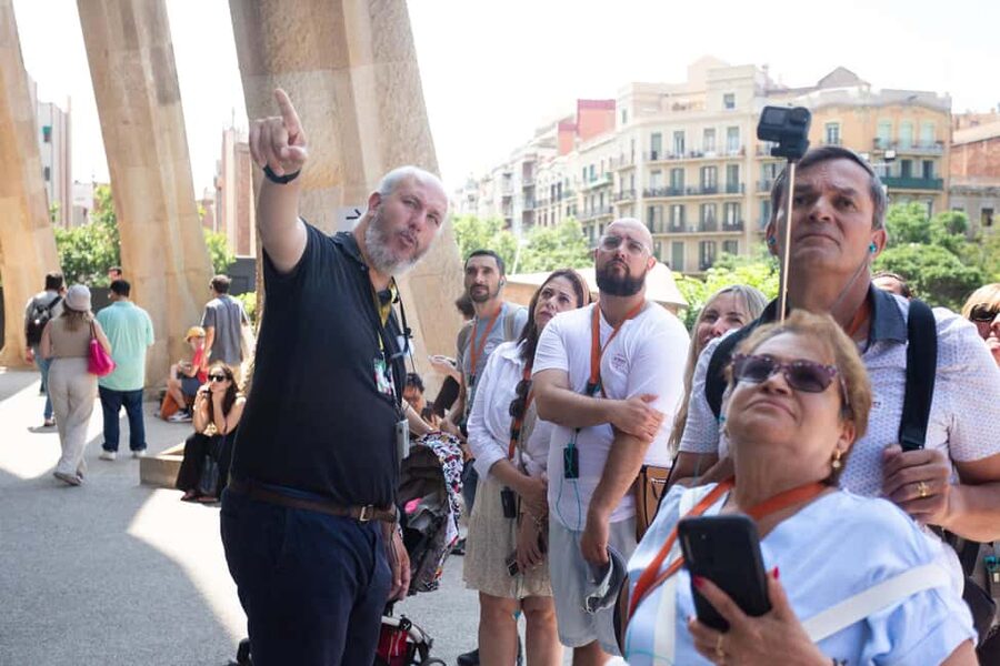 Barcelona: Sagrada Familia Skip-the-line Tour with Guide - What the $63 price really buys you