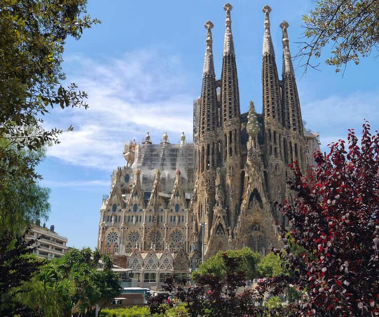 Barcelona: Sagrada Familia Skip-the-line Tour with Guide - Meeting at Avinguda de Gaudí, 9