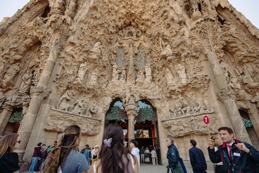 Barcelona: Sagrada Familia Tour w/Skip-the-Line Entry Ticket - What to wear and bring