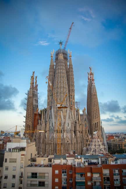 Barcelona: Sagrada Familia Tour with Optional Extras - Why a guided Sagrada Familia visit helps