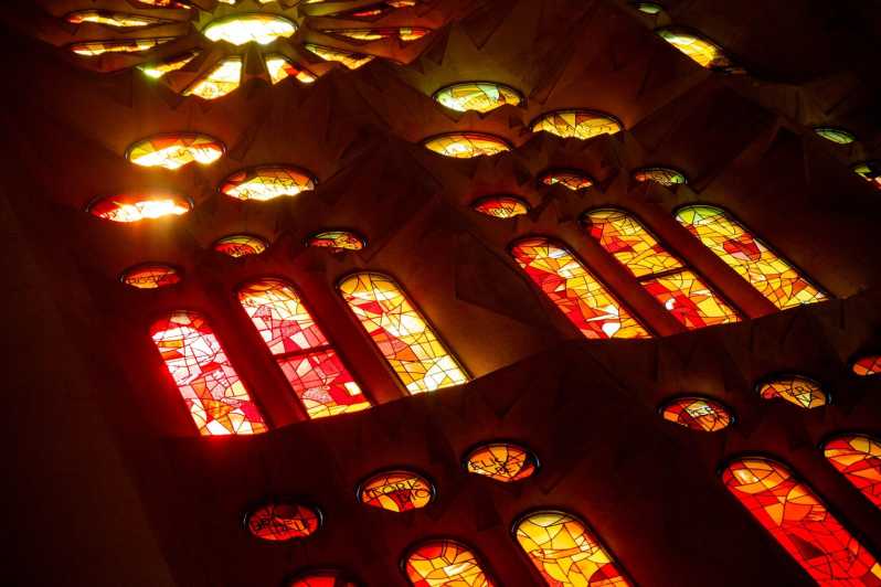 Barcelona: Sagrada Familia Tour with Optional Extras - Inside the basilica: light, structure, and Gaudí’s ideas