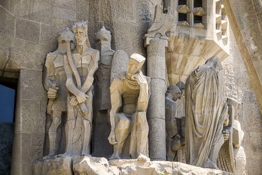 Barcelona: Sagrada Familia Tour with Optional Tower Access - The interior and its colored light