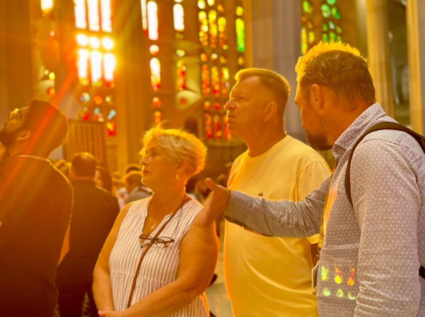 Barcelona: Sagrada Família Tour with Skip-the-Line Access - Why Sagrada Família works better with a guide