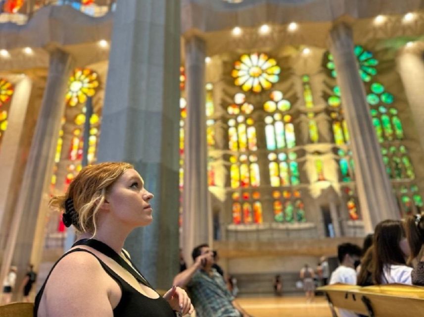 Barcelona: Sagrada Família Tour with Skip-the-Line Access - Entering the basilica and looking up