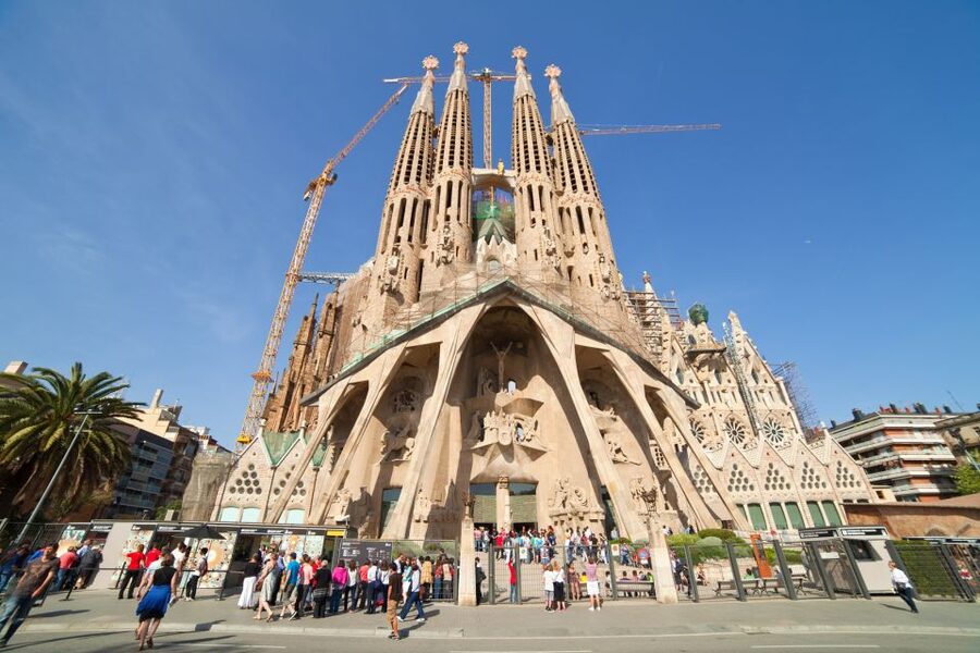 Barcelona: Sagrada Familia with Towers and Park Güell Tour - Going up the tower