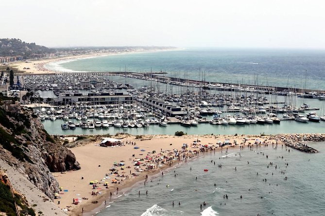 Barcelona Sailing: Light Snacks & Open Bar with Private Option - Barcelona Sailing at a Glance