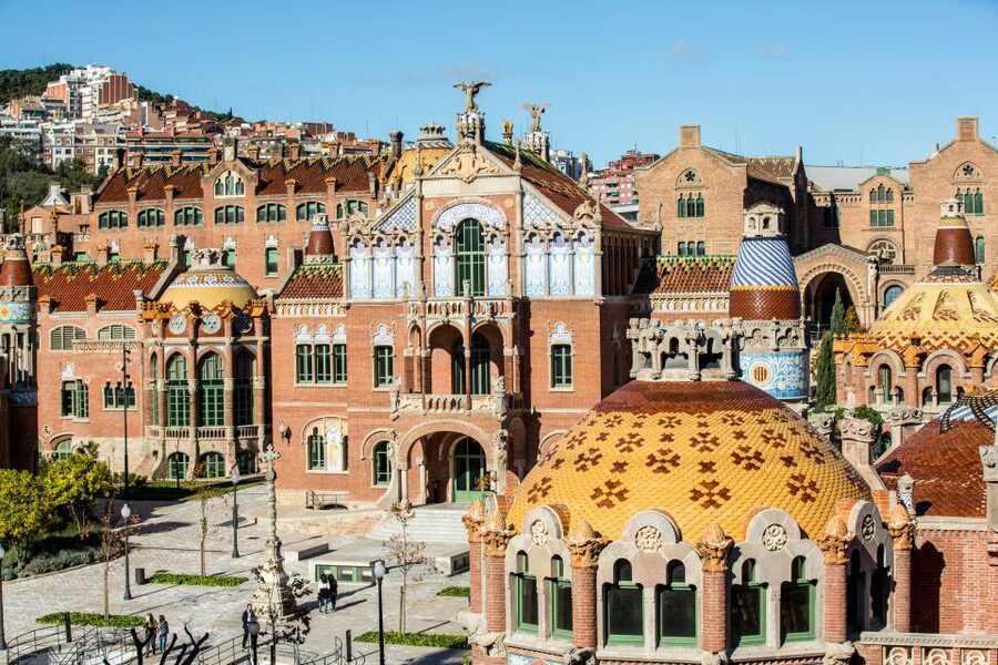Barcelona: Sant Pau Recinte Modernista Entry Ticket - Courtyards, gardens, and a welcome pause