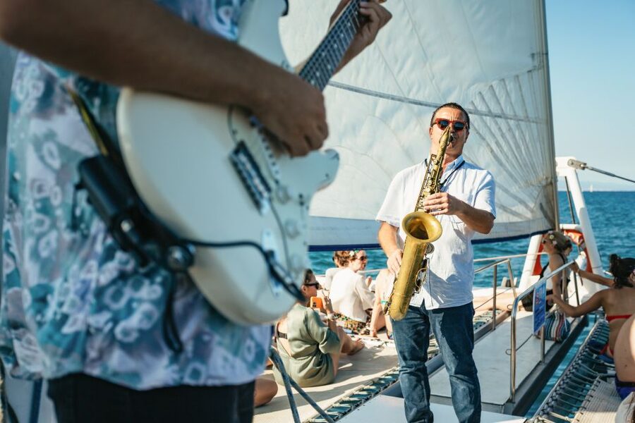 Barcelona: Sunset Catamaran Cruise with Live Music - Sunset Views, Beaches, and the Barcelona Skyline