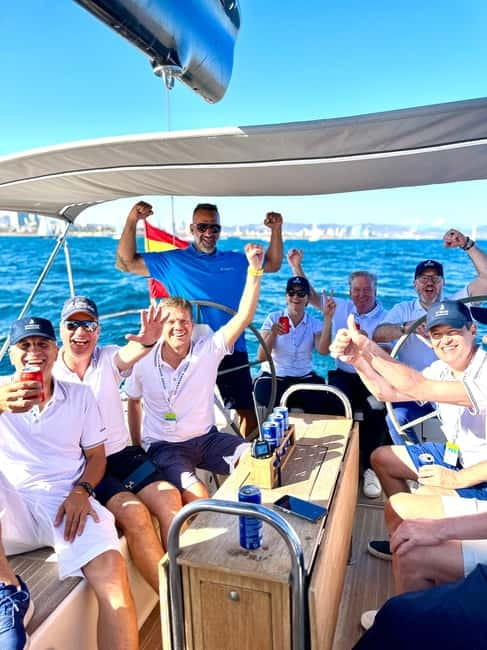 Barcelona: Sunset or Afternoon Yacht Cruise with Drinks - The open bar and Manchego snacks