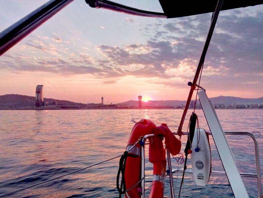 Barcelona: Sunset Sailing Tour with Open Bar & Snacks - What to pack and how to plan your evening