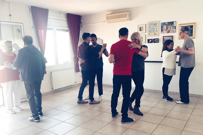 Barcelona Tango Lesson, where passion meets fun - The social side is part of the lesson