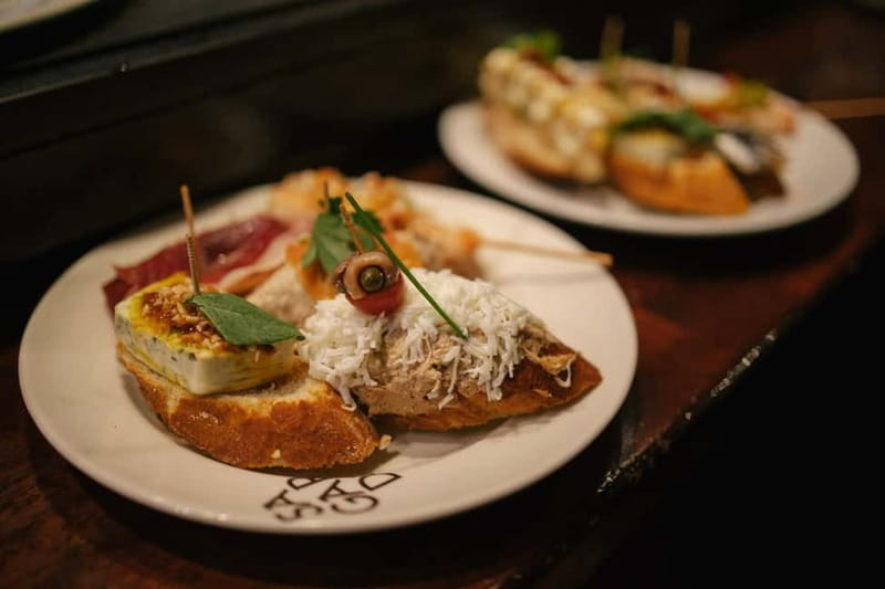 Barcelona: Tapas Food Crawl Walking Tour with Tastings - A social format that helps solo visitors