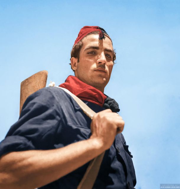 Barcelona: The Spanish Civil War Historical Walking Tour - Pictures, pacing, and the physical effort